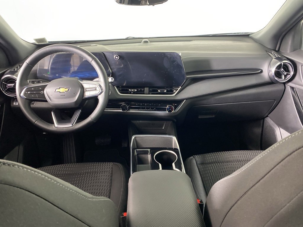 2025 Chevrolet Equinox LT photo 2