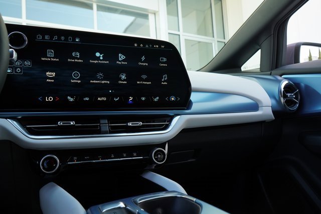 2025 Chevrolet Equinox EV 1LT photo 16
