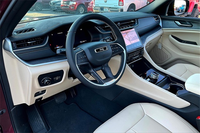 2025 Jeep Grand Cherokee Limited photo 4