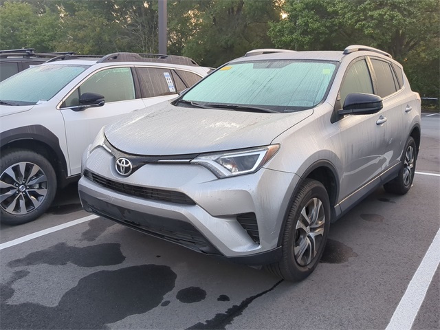 2016 Toyota RAV4 LE photo 2