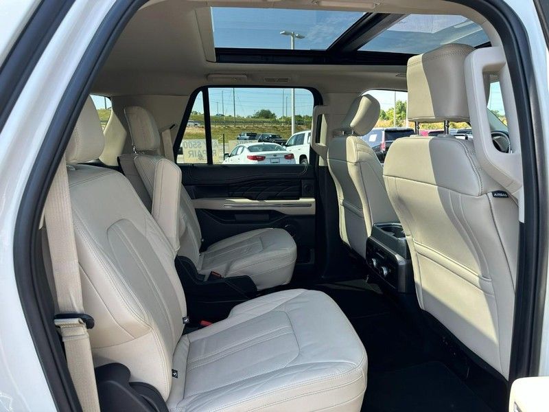 2023 Ford Expedition MAX Platinum photo 7