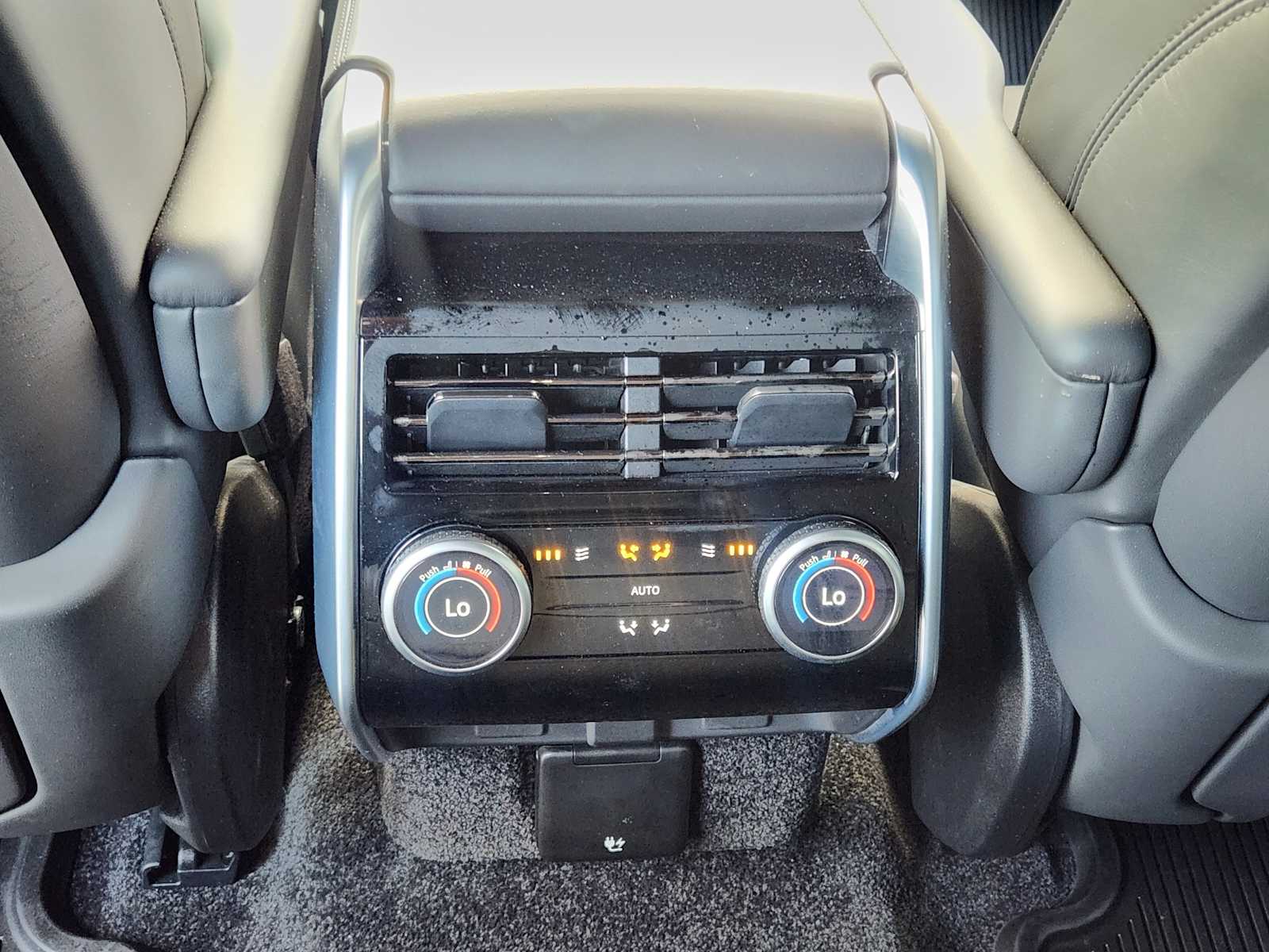 2024 Land Rover Range Rover SE photo 23