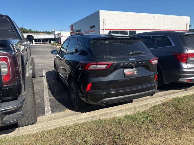 2023 Ford Escape ST-Line photo 6