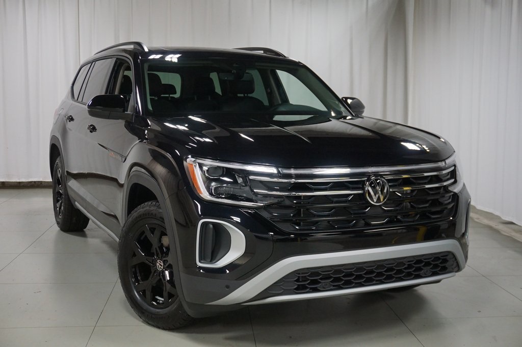 2026 Volkswagen Atlas Peak Edition SE photo 3