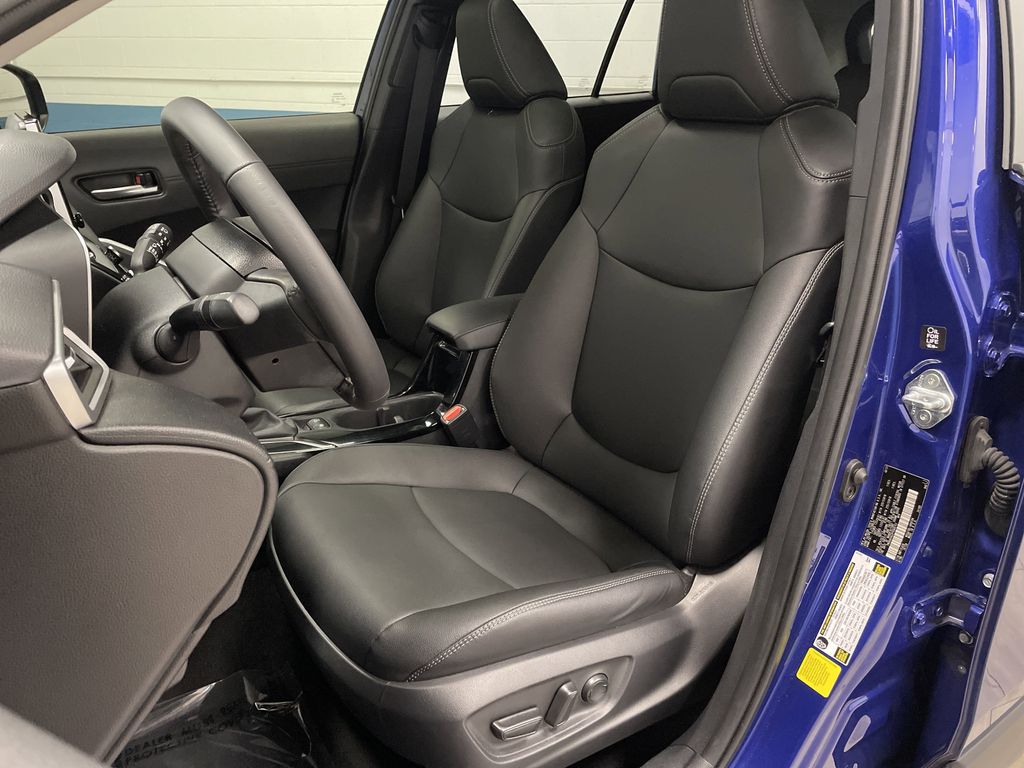 2023 Toyota Corolla Cross XLE photo 4