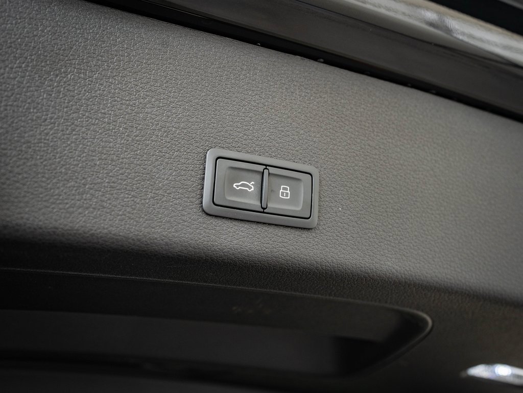 2022 Audi e-tron Premium photo 19