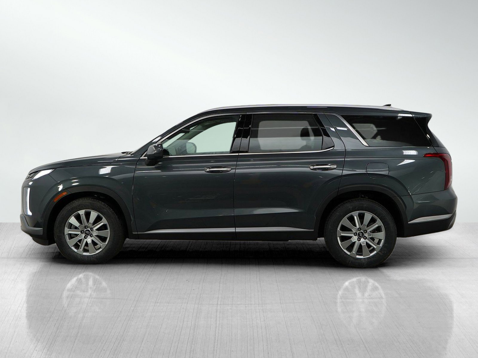 Used 2023 Hyundai Palisade SEL with VIN KM8R2DGE9PU595651 for sale in Minneapolis, Minnesota