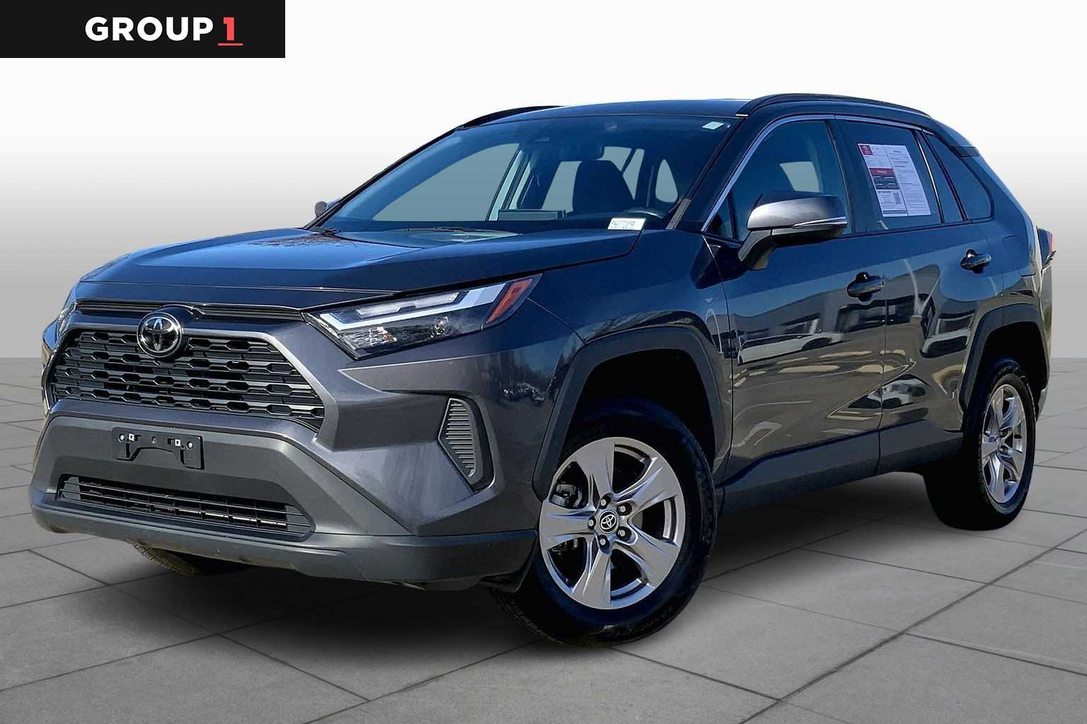 2023 Toyota RAV4 XLE's photo