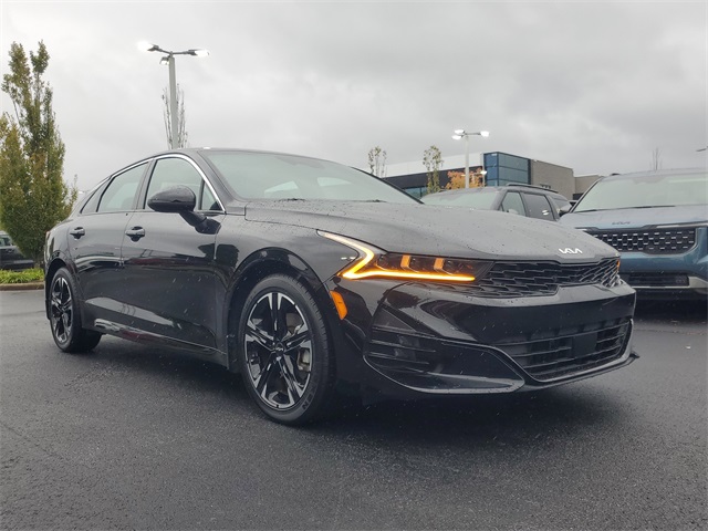 2024 Kia K5 GT-Line photo 3