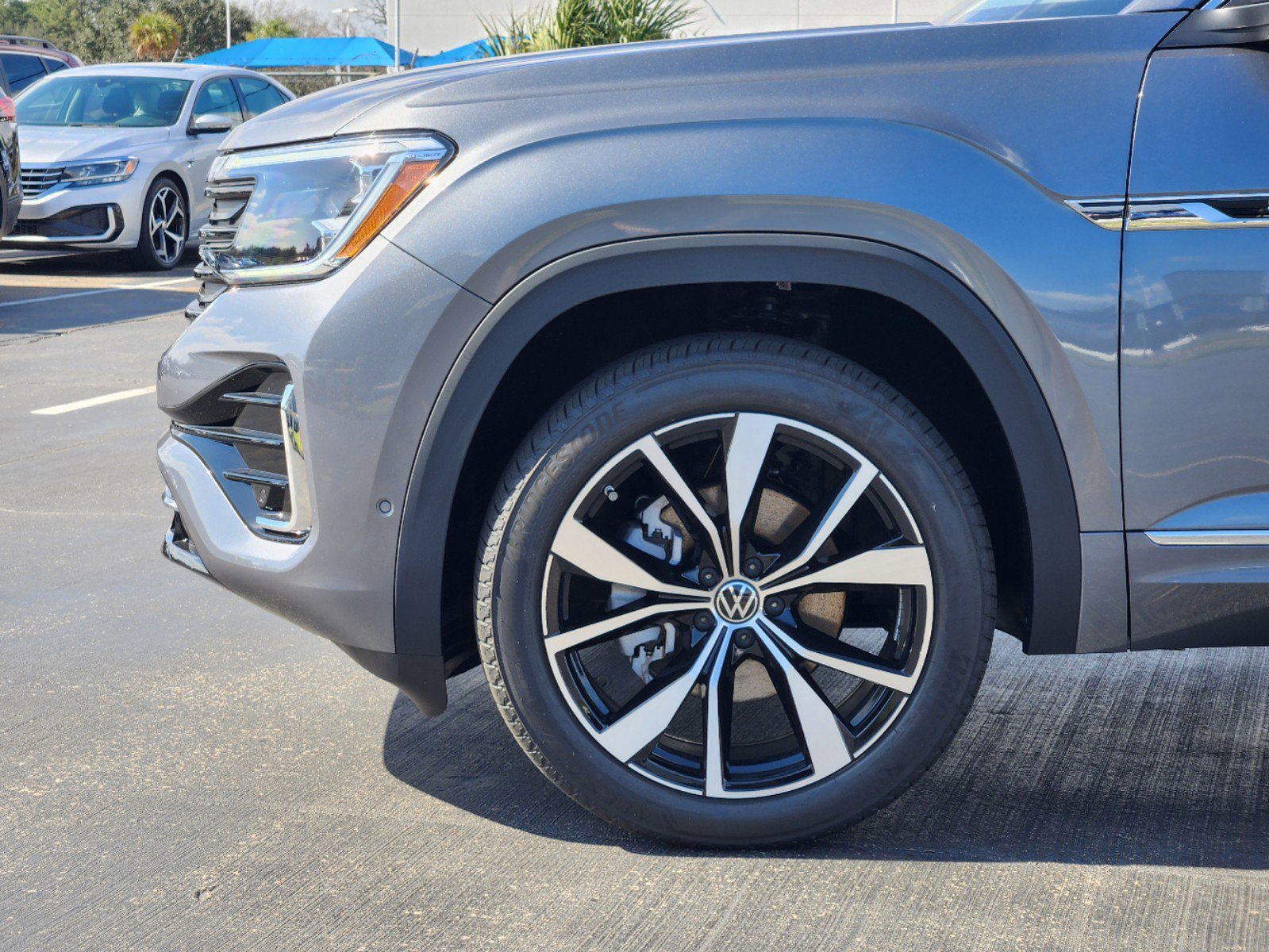 2025 Volkswagen Atlas SEL Premium R-Line photo 6