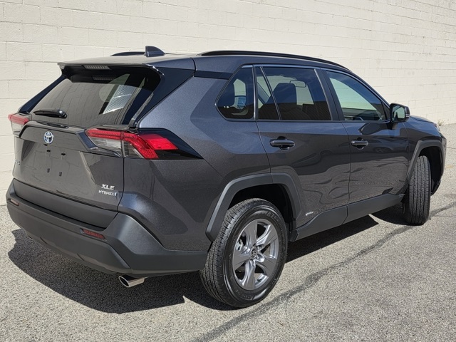 2024 Toyota RAV4 Hybrid XLE photo 5