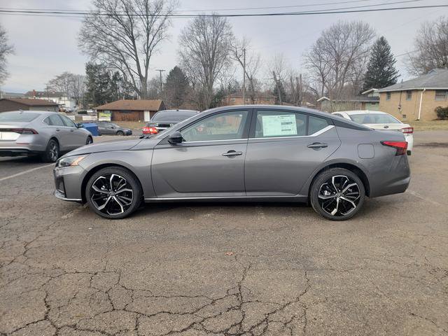 2025 Nissan Altima 2.5 SR photo 2