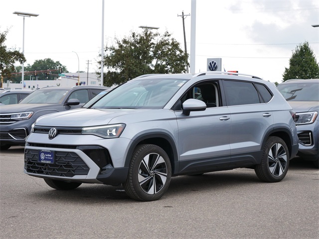 2025 Volkswagen Taos SE photo 3