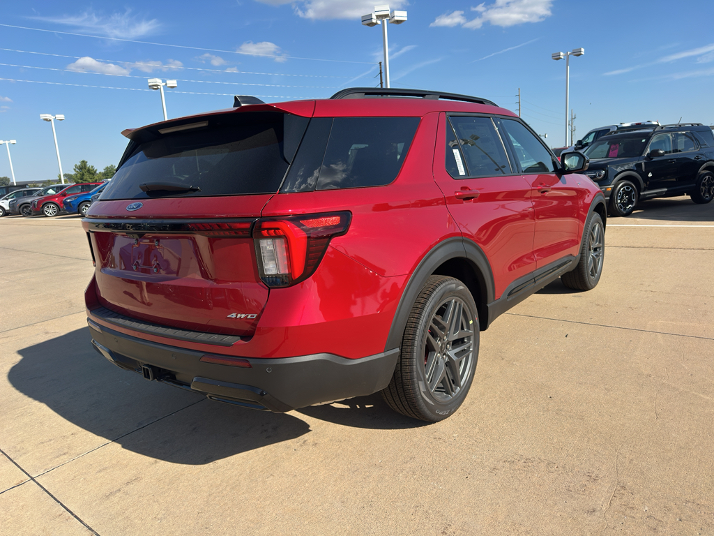 2025 Ford Explorer ST-Line photo 7