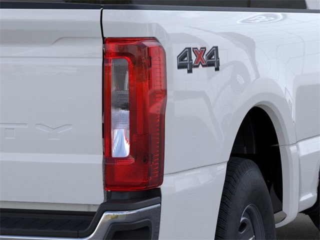 2025 Ford F-350 photo 18