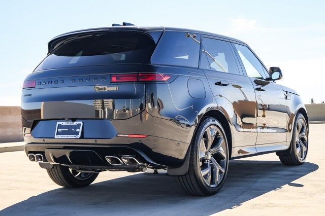 2025 Land Rover Range Rover Sport SE photo 4