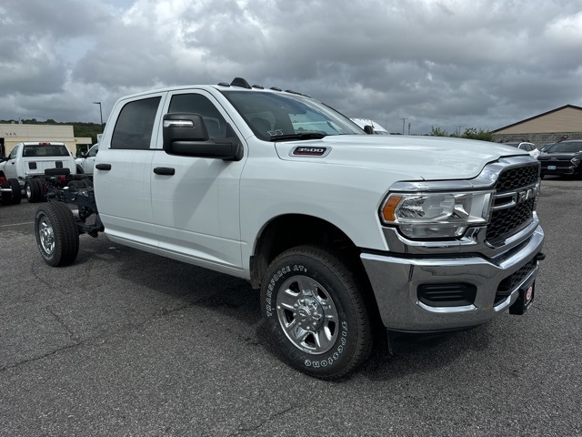 New 2024 RAM 3500 Tradesman's photo