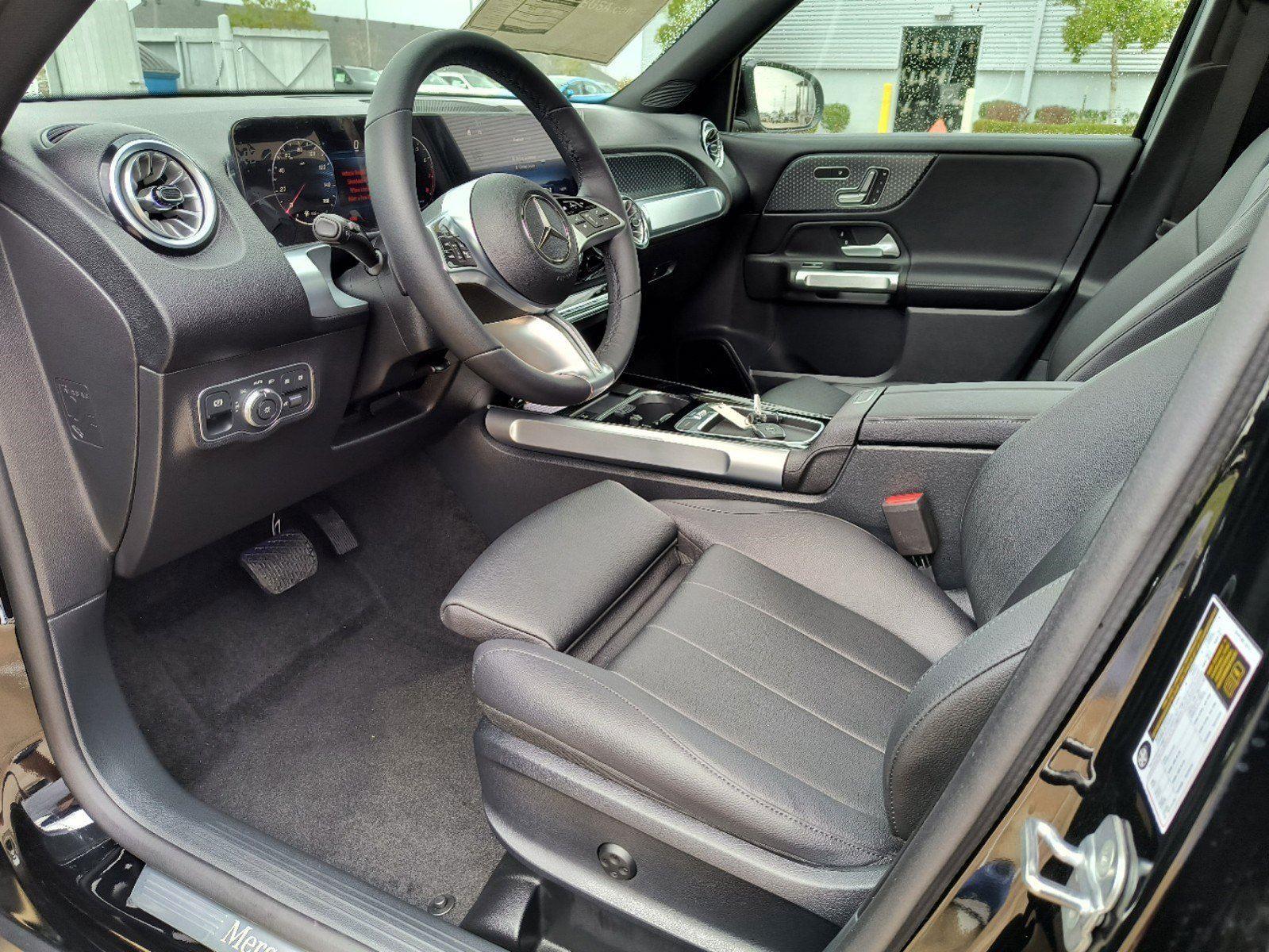 2024 Mercedes Benz GLB 250 photo 2