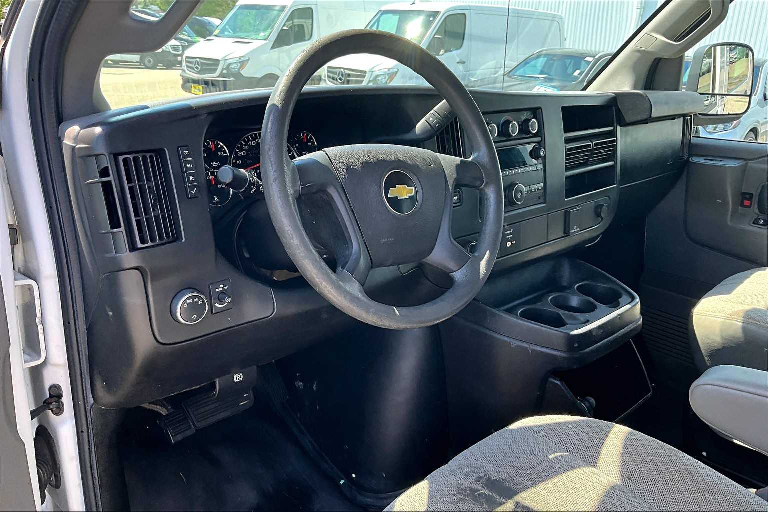 2017 Chevrolet Express 2500 Cargo photo 14
