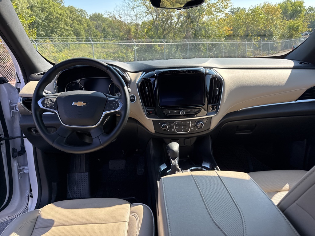 2023 Chevrolet Traverse Premier photo 17