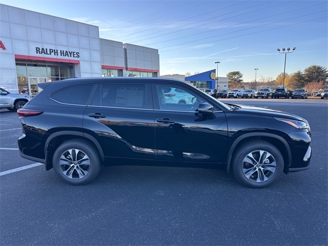 2026 Toyota Highlander XLE XSE Platinum Limited photo 2