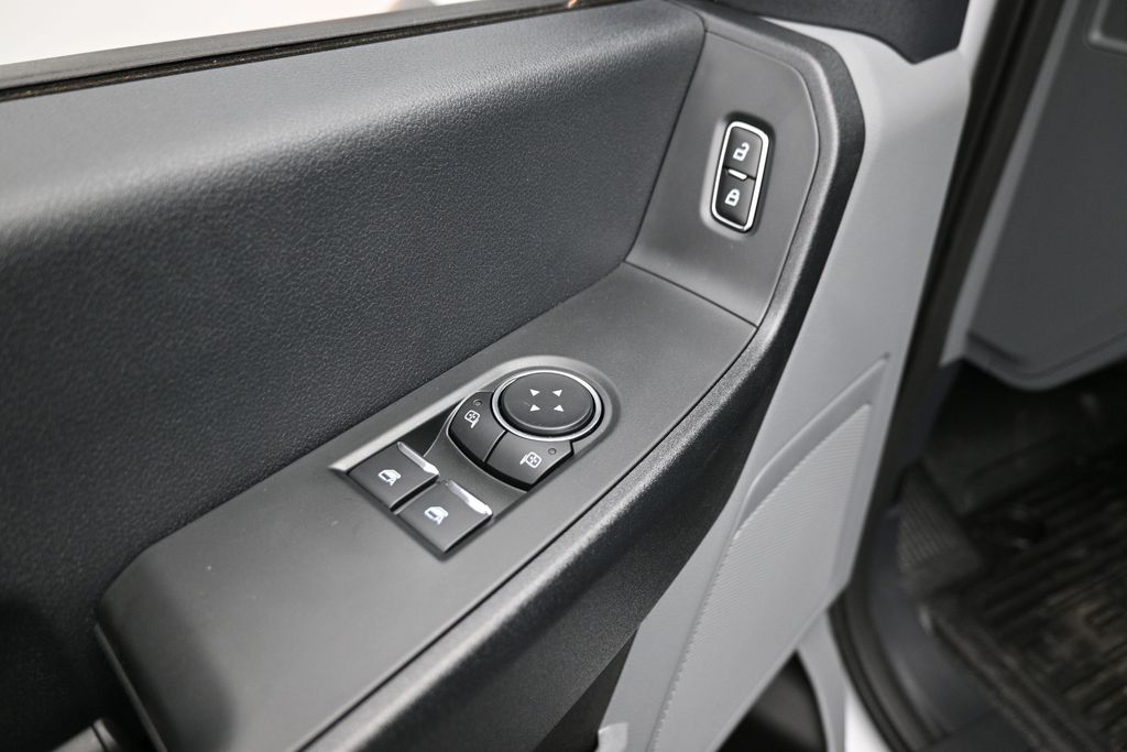 2025 Ford F-550 photo 9