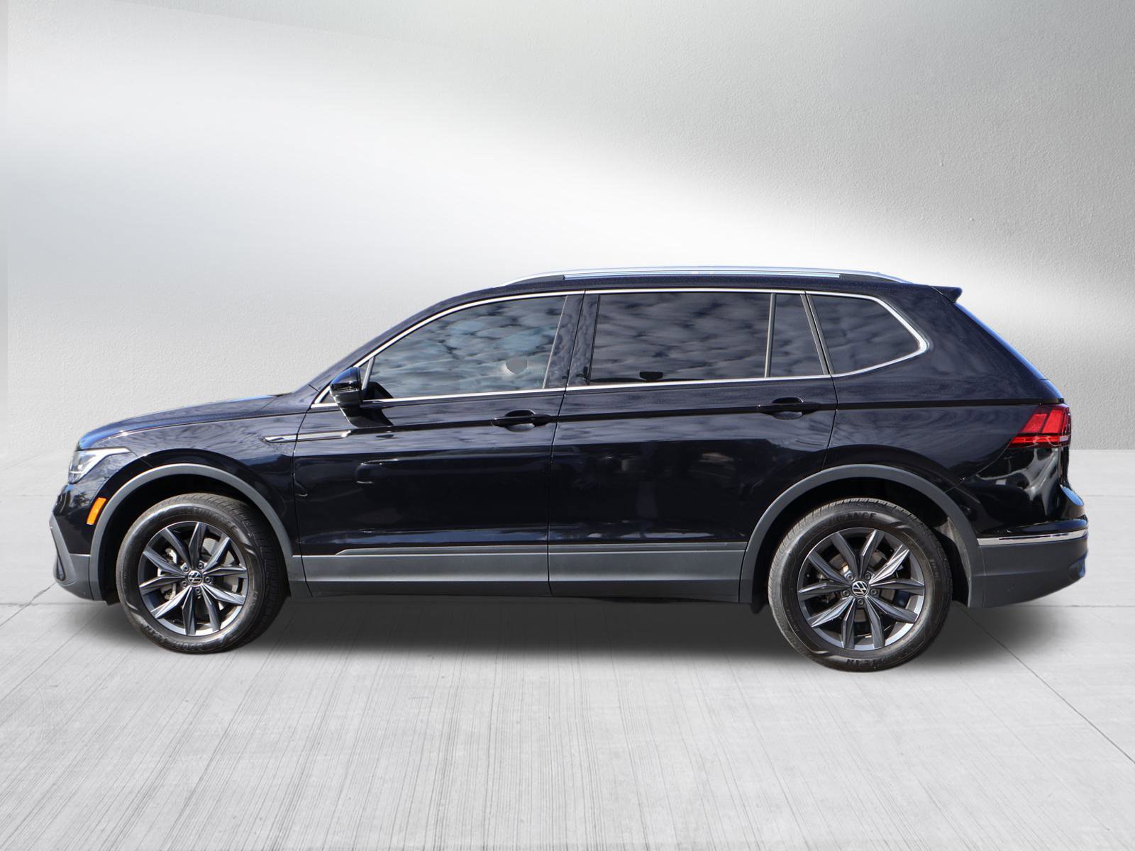 2023 Volkswagen Tiguan SE photo 4