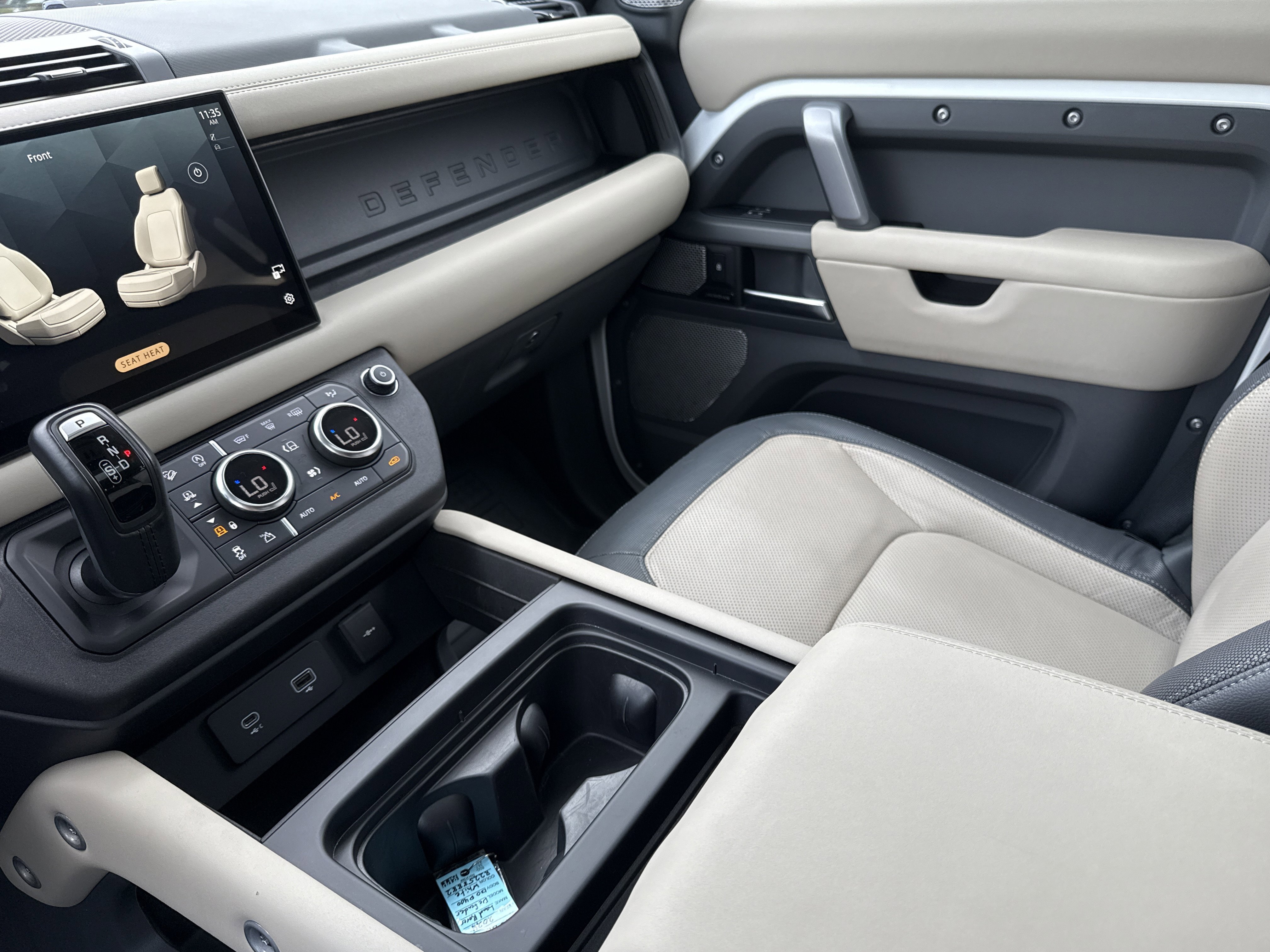 2024 Land Rover Defender 130 X-Dynamic SE photo 4