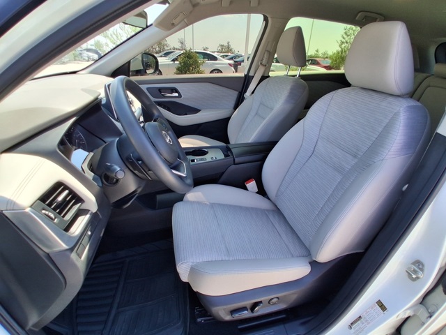 2023 Nissan Rogue SV photo 13