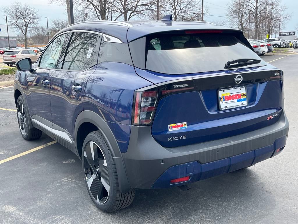 2025 Nissan Kicks SR photo 3