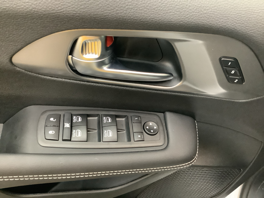 2026 Chrysler Pacifica photo 16