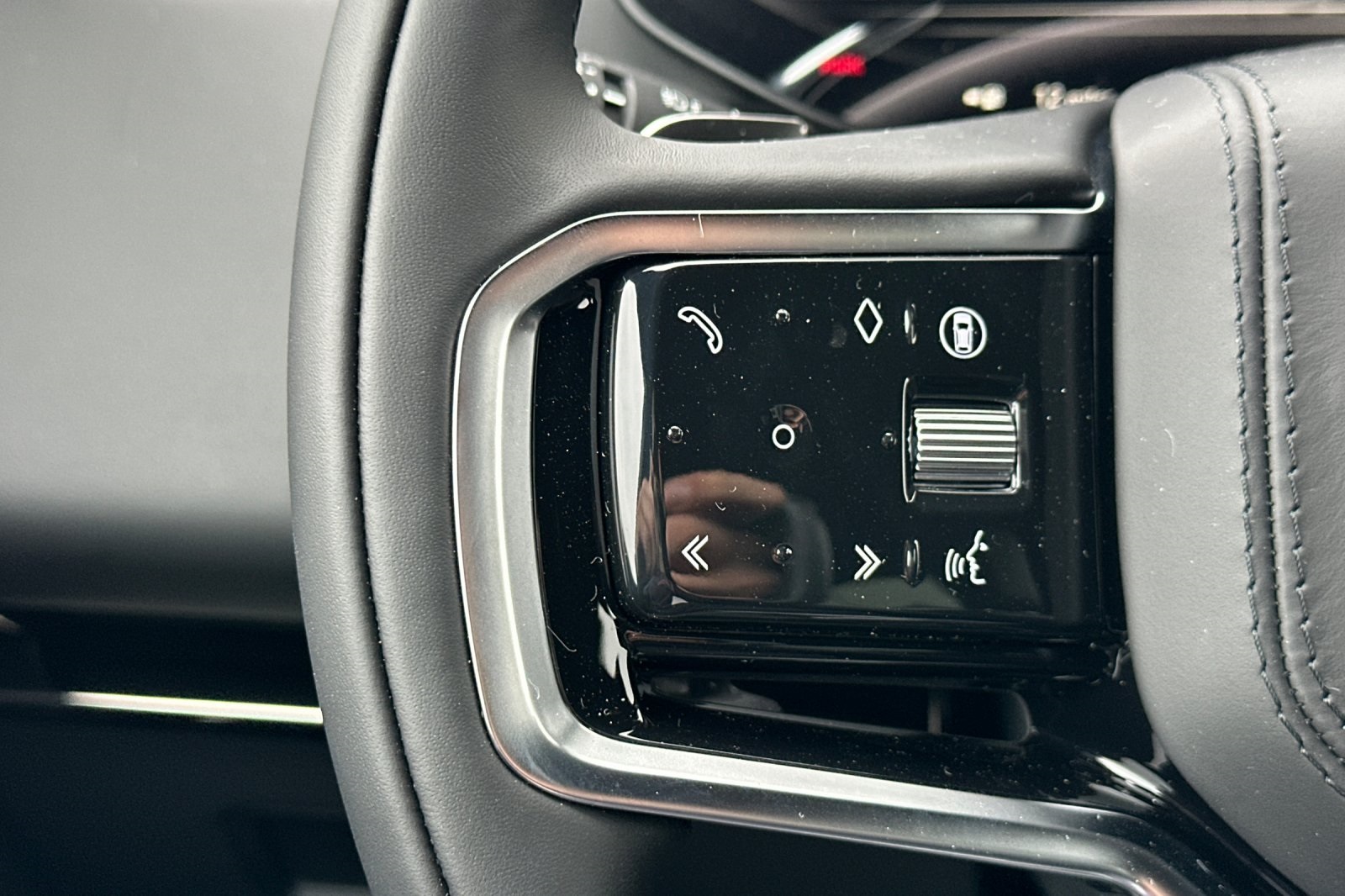 2025 Land Rover Range Rover Sport P360 S photo 10