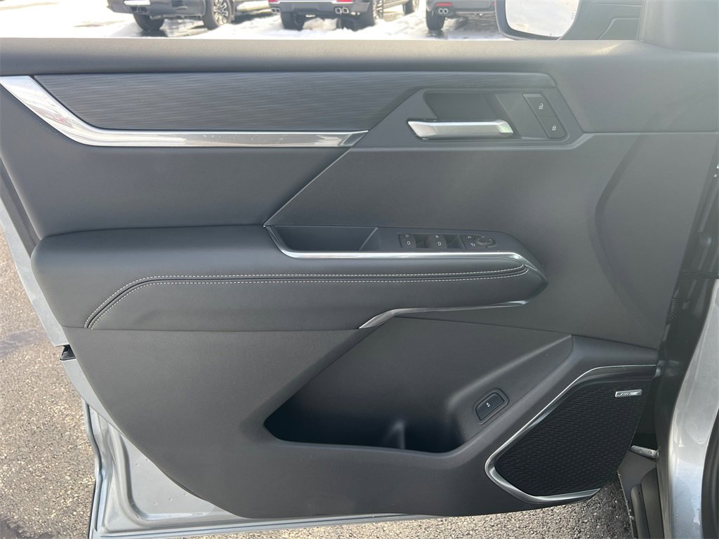 2026 GMC ACADIA - Image 13