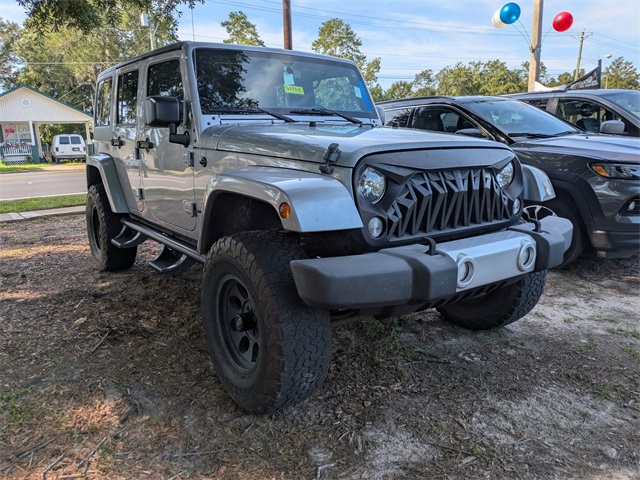 2015 Jeep Wrangler Unlimited Sahara photo 3