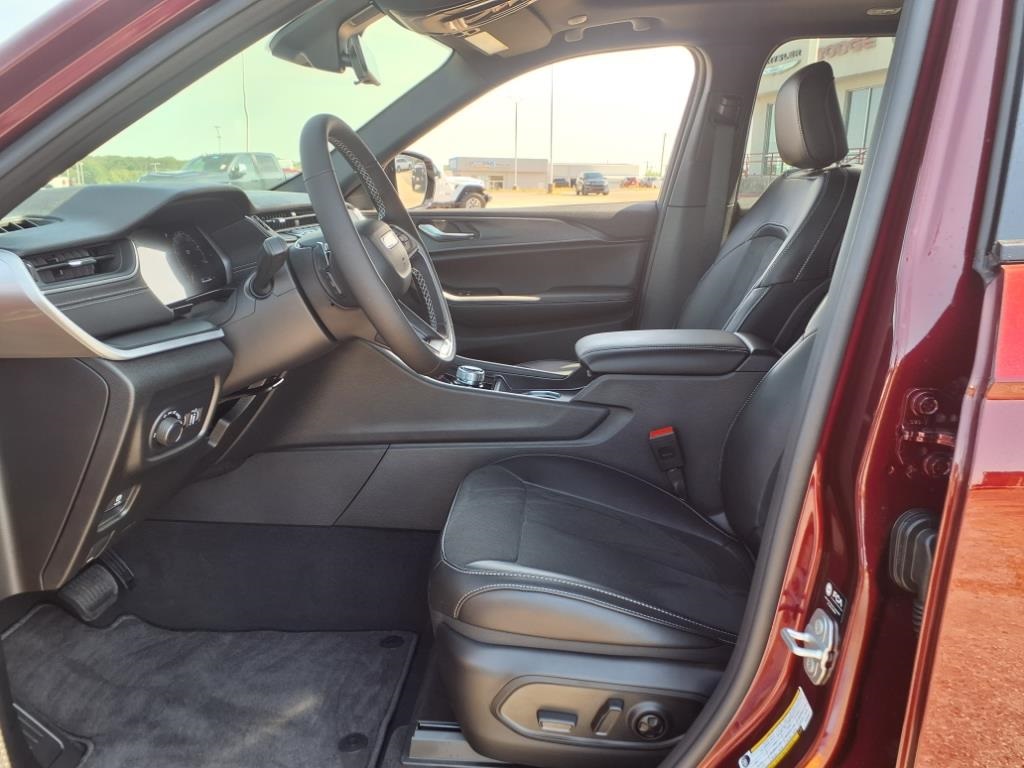 2025 Jeep Grand Cherokee Altitude X photo 13