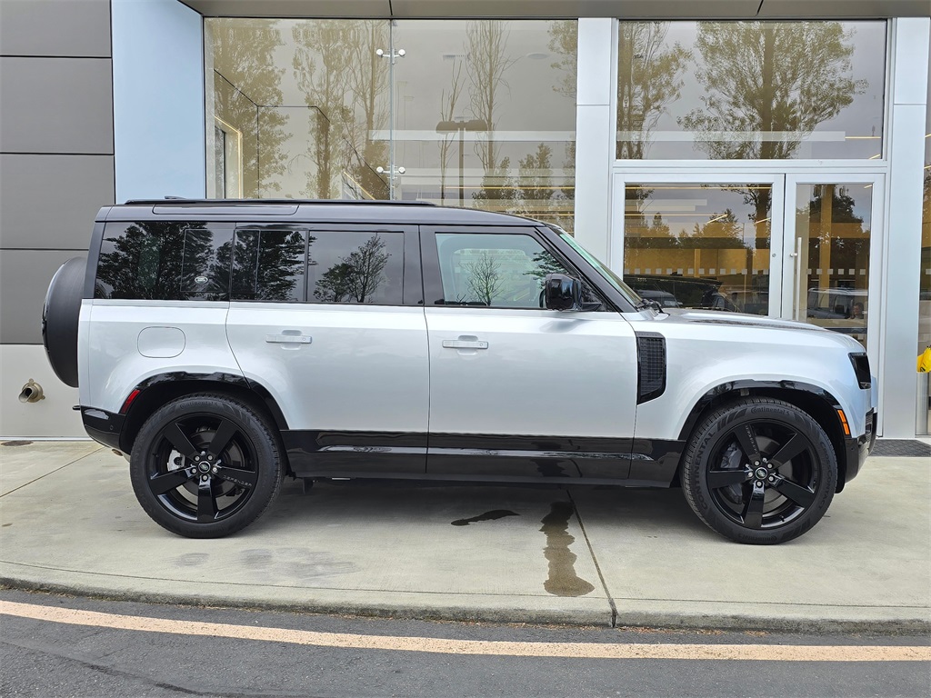 2024 Land Rover Defender 110 X-Dynamic SE photo 6