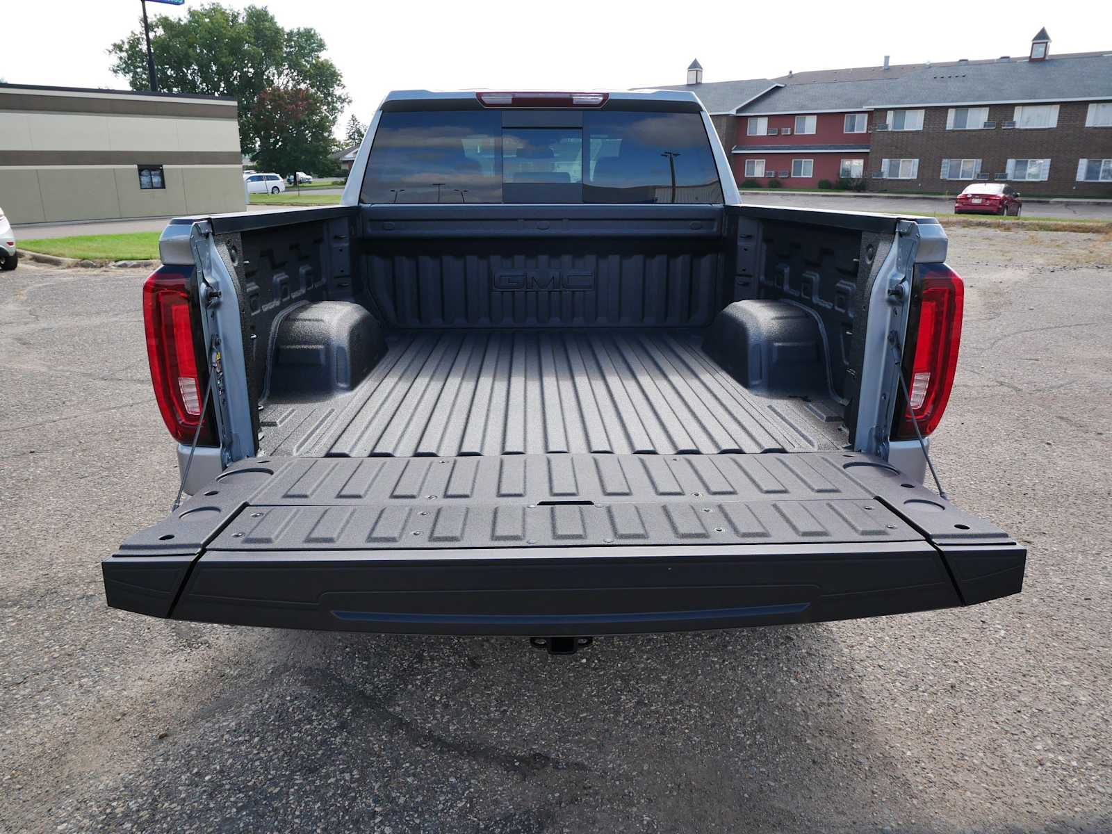 2026 Gmc Sierra 1500 SLT photo 10
