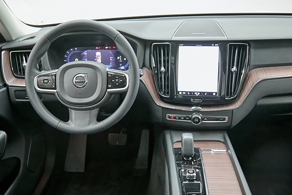 2023 VOLVO XC60 - Image 23