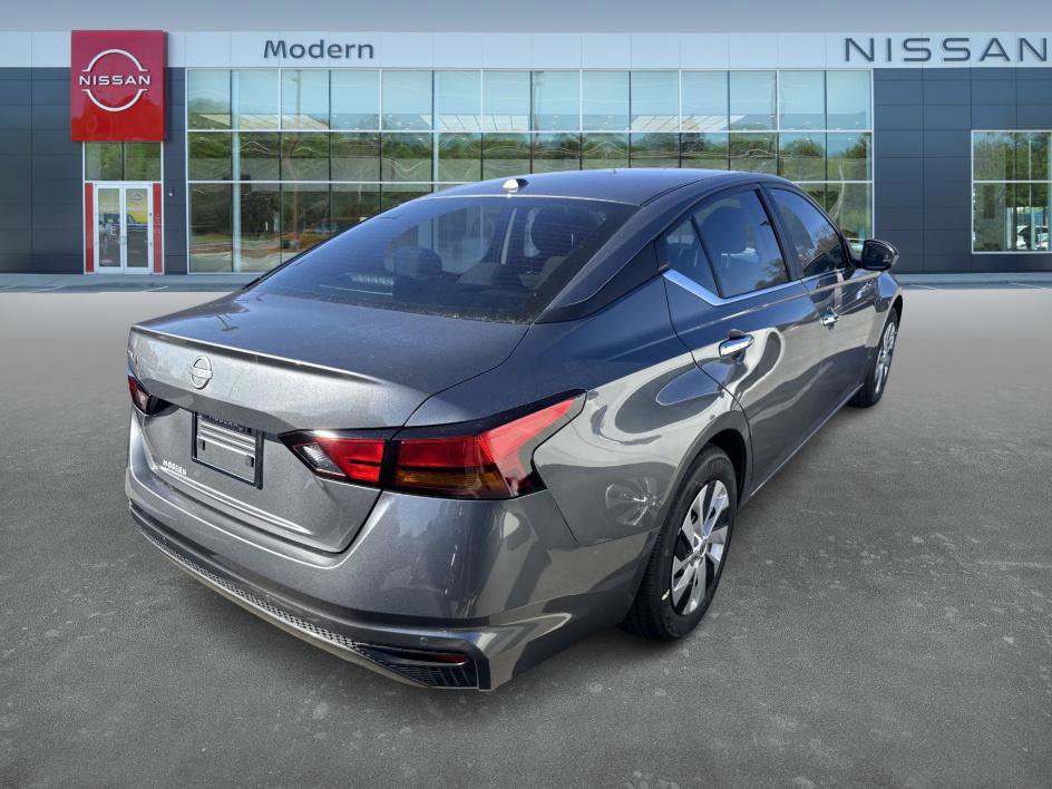 2025 Nissan Altima S photo 2