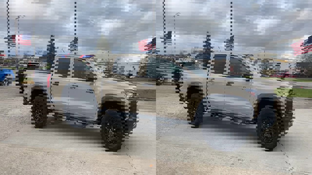 2024 Chevrolet Colorado Trail Boss photo 2