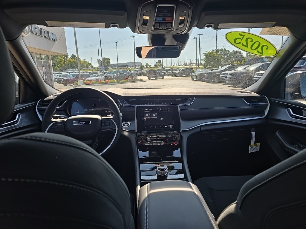 2025 Jeep Grand Cherokee Laredo X photo 21