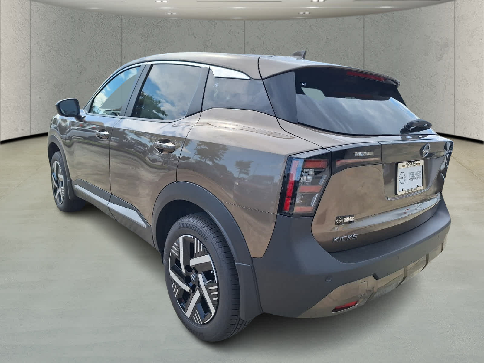 2025 Nissan Kicks SV photo 3