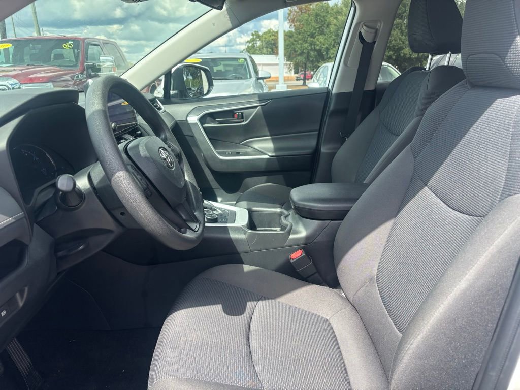 2024 Toyota RAV4 Hybrid LE photo 4