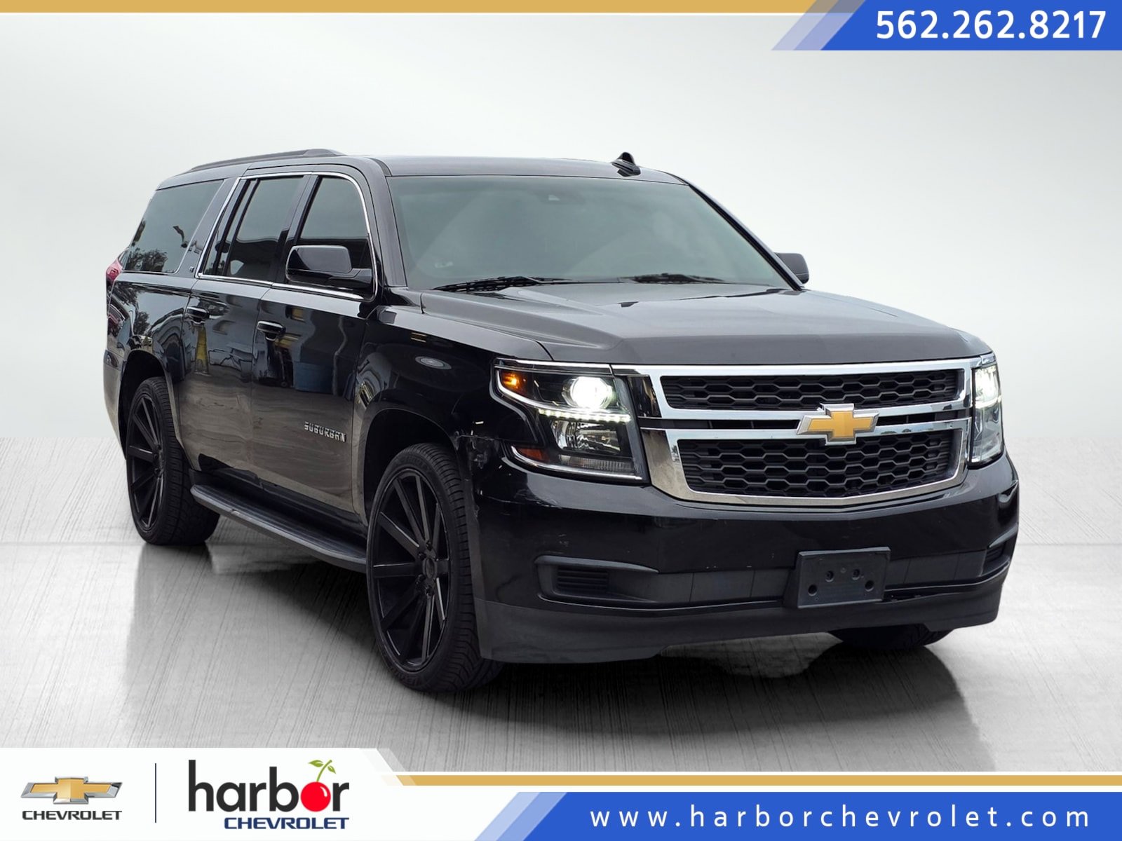 2019 Chevrolet Suburban LT's photo