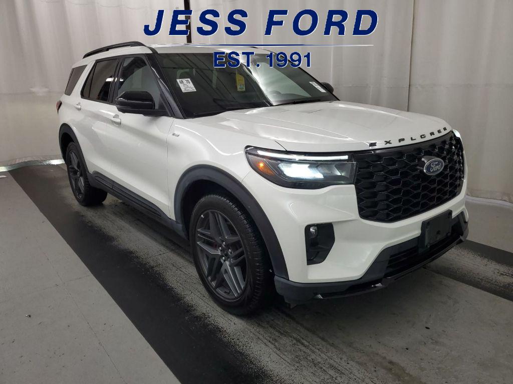 2025 Ford Explorer ST-Line photo 2