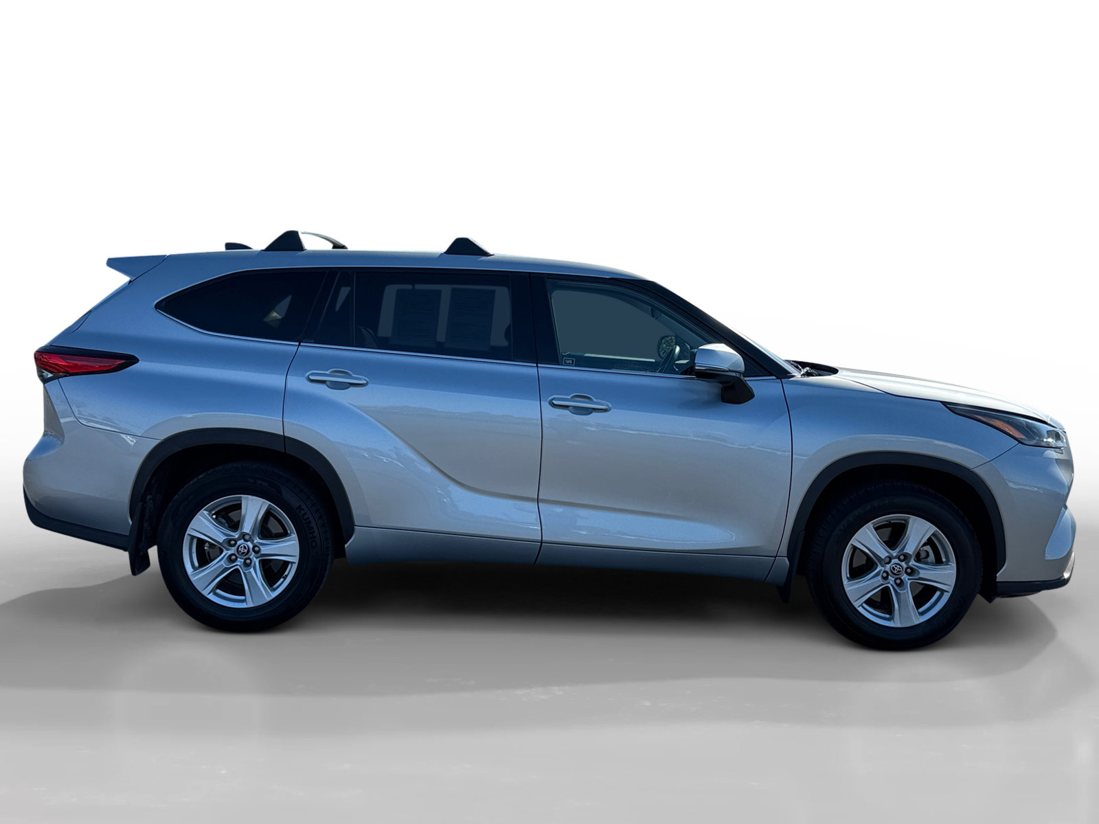 2022 Toyota Highlander LE photo 6