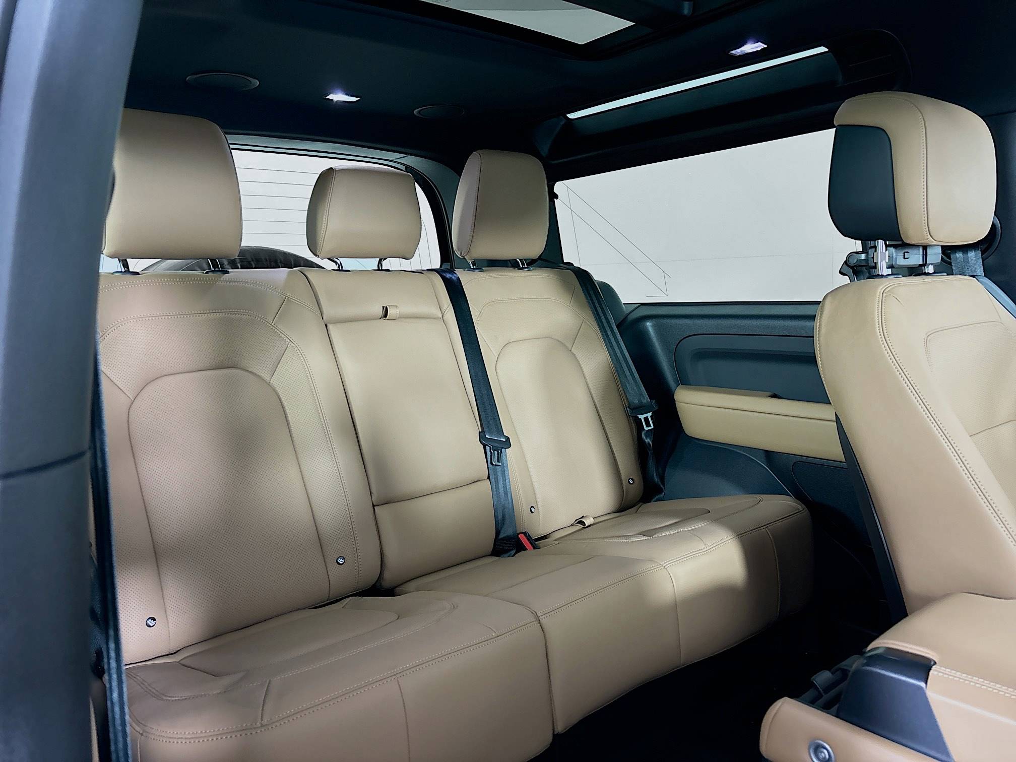 2025 Land Rover Defender 90 X-Dynamic SE photo 26
