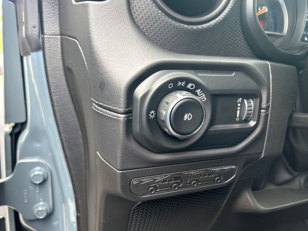 2025 Jeep Wrangler Rubicon photo 35