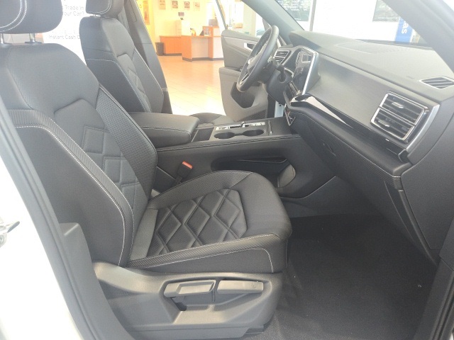 2025 Volkswagen Atlas Cross Sport SE photo 11