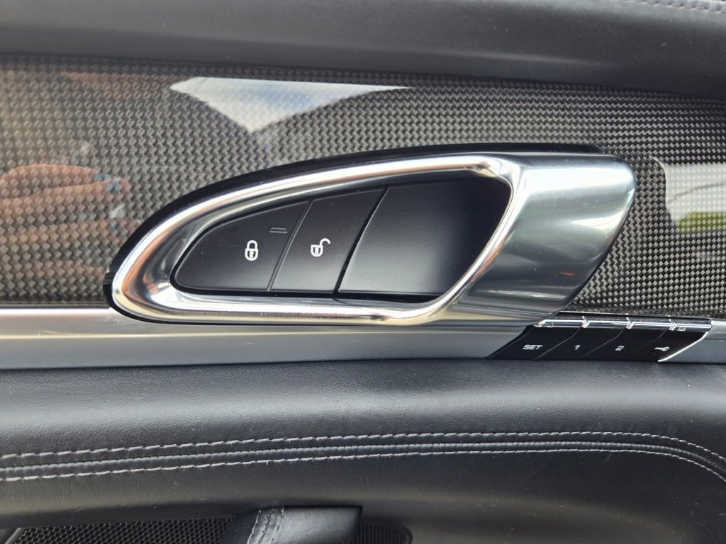 2015 Porsche Panamera GTS photo 27